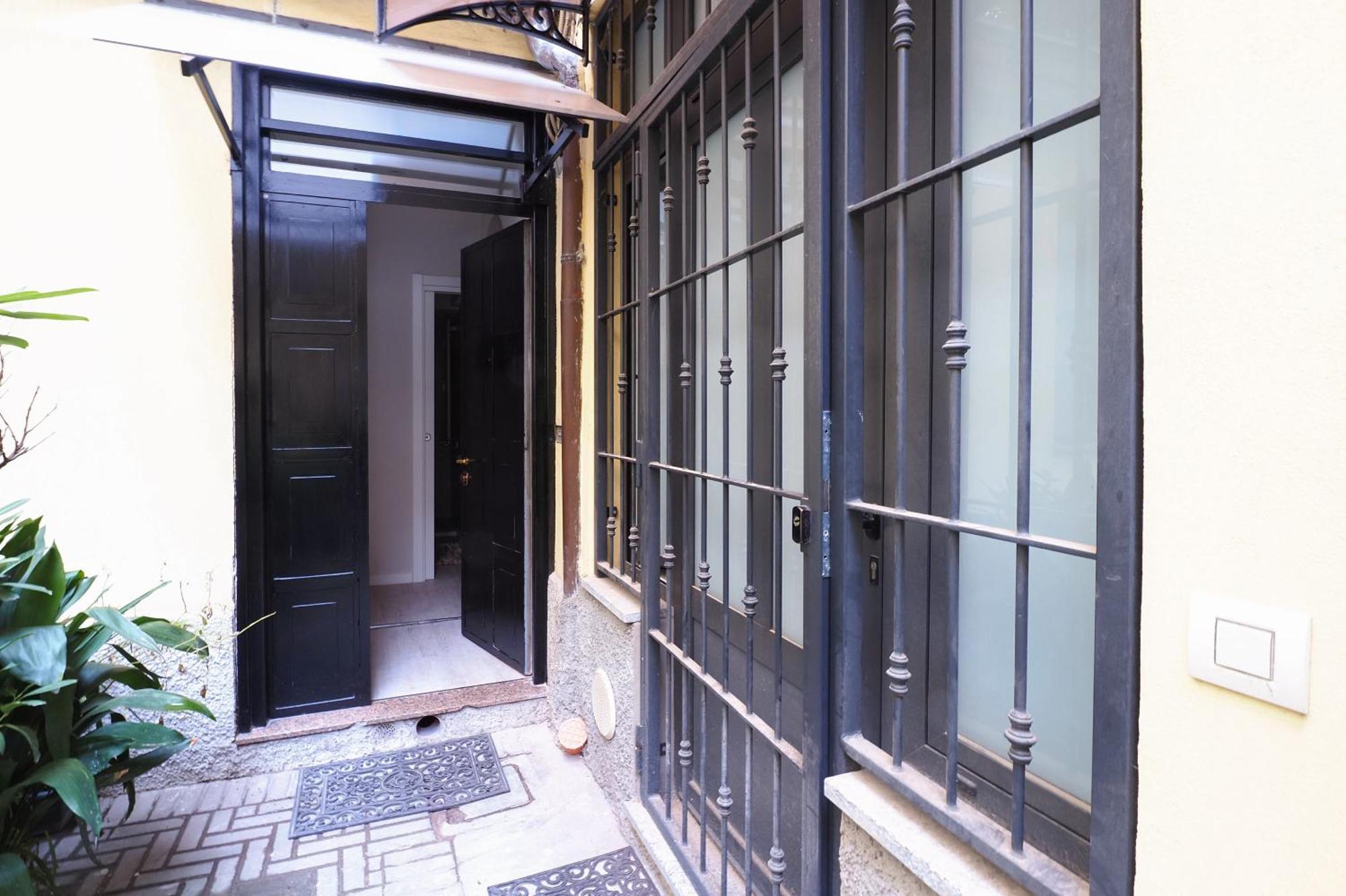 Delizioso Studio Tra Navigli E Mm Sant'Agostino ミラノ エクステリア 写真